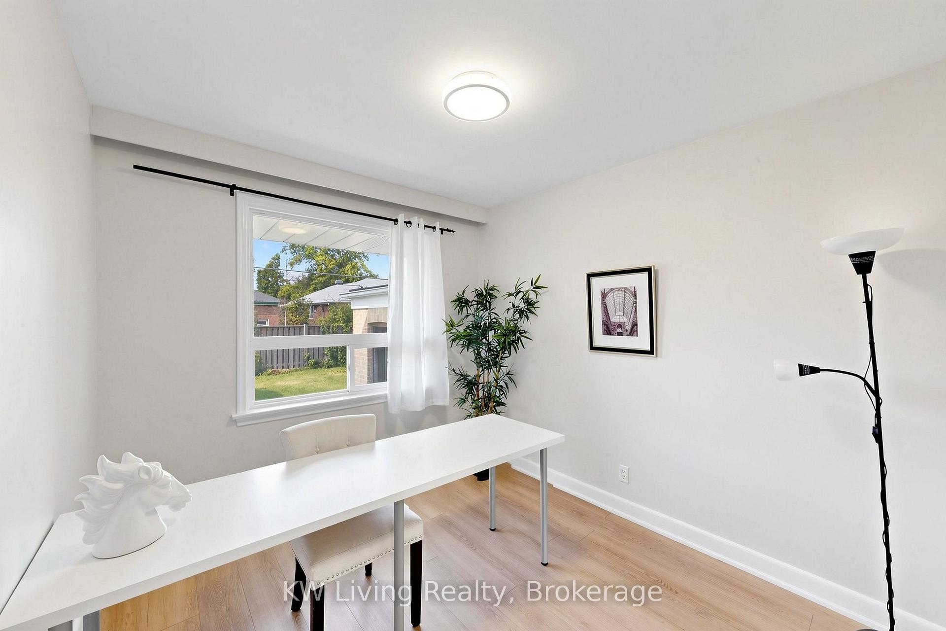 Photo 20 of 26 Mooreshead Drive, Etobicoke, Etobicoke West Mall — HOMEH