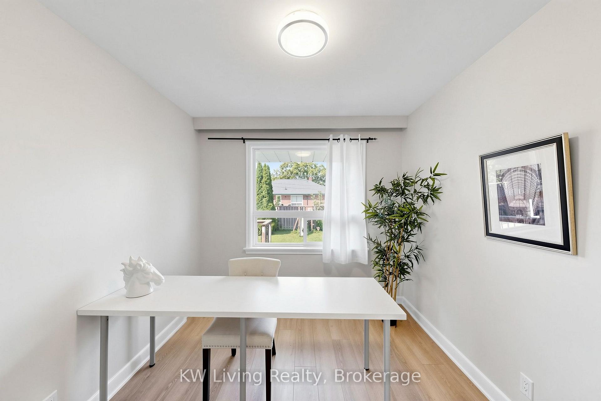 Photo 21 of 26 Mooreshead Drive, Etobicoke, Etobicoke West Mall — HOMEH