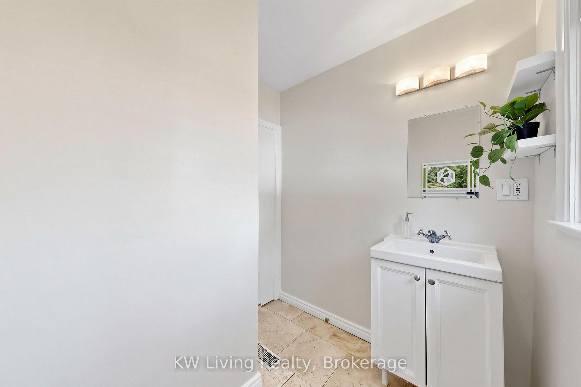 Photo 23 of 26 Mooreshead Drive, Etobicoke, Etobicoke West Mall — HOMEH