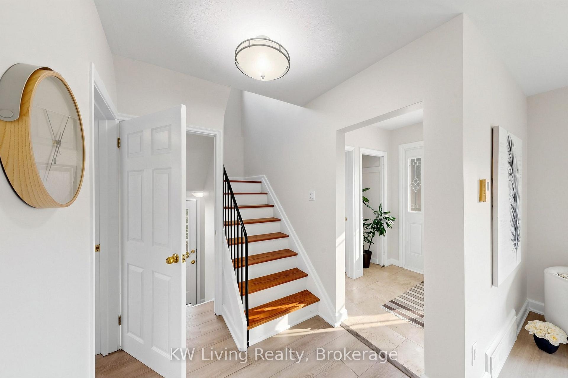 Photo 24 of 26 Mooreshead Drive, Etobicoke, Etobicoke West Mall — HOMEH
