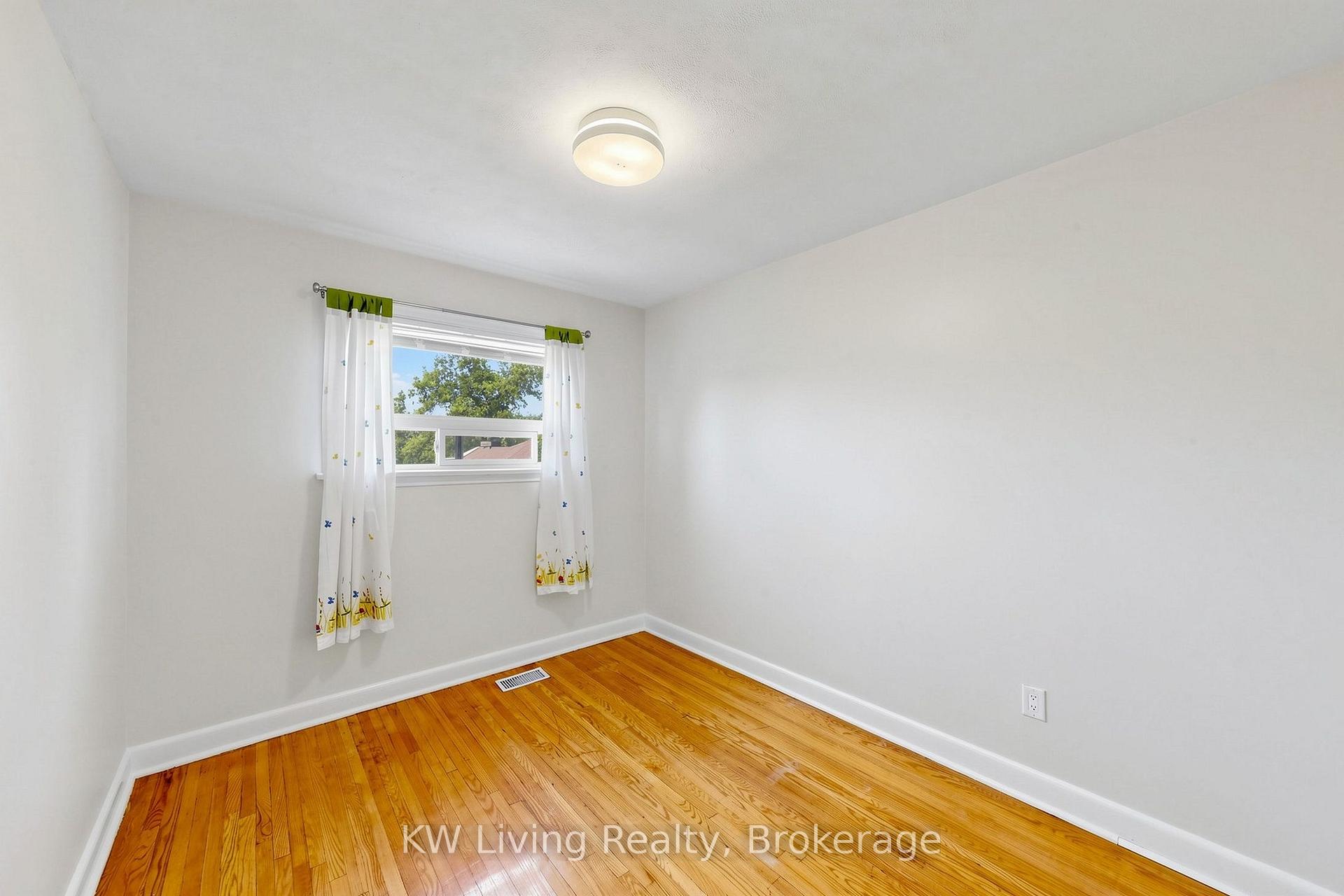 Photo 26 of 26 Mooreshead Drive, Etobicoke, Etobicoke West Mall — HOMEH