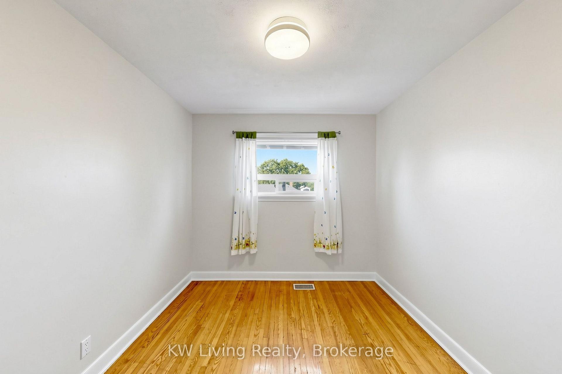 Photo 27 of 26 Mooreshead Drive, Etobicoke, Etobicoke West Mall — HOMEH
