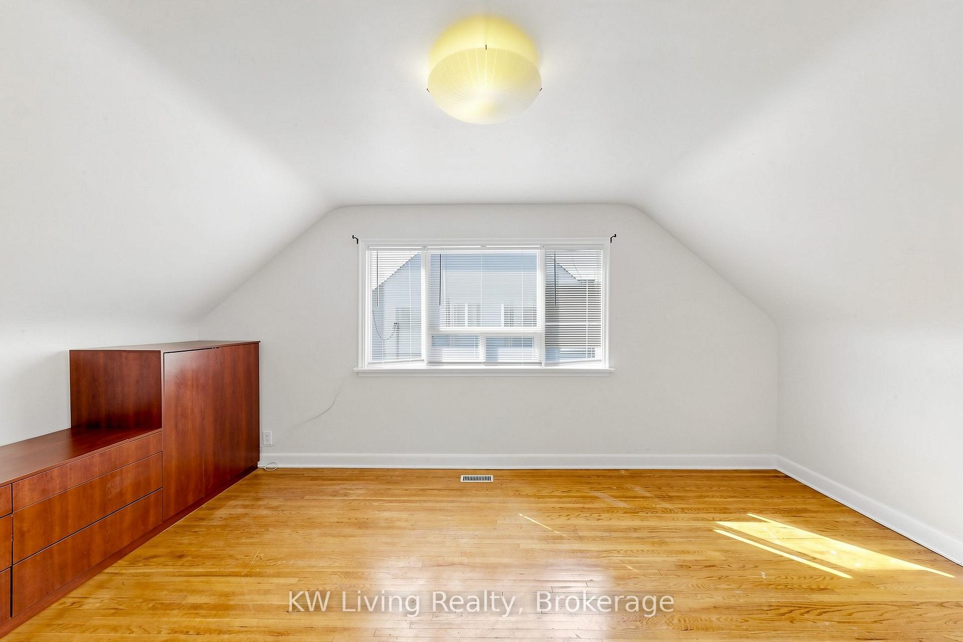 Photo 28 of 26 Mooreshead Drive, Etobicoke, Etobicoke West Mall — HOMEH