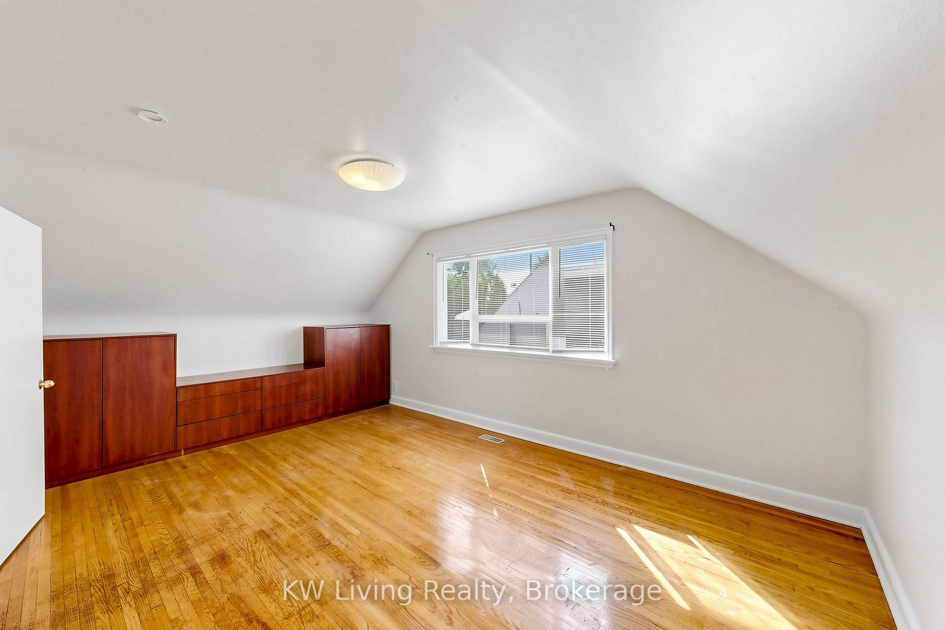 Photo 29 of 26 Mooreshead Drive, Etobicoke, Etobicoke West Mall — HOMEH