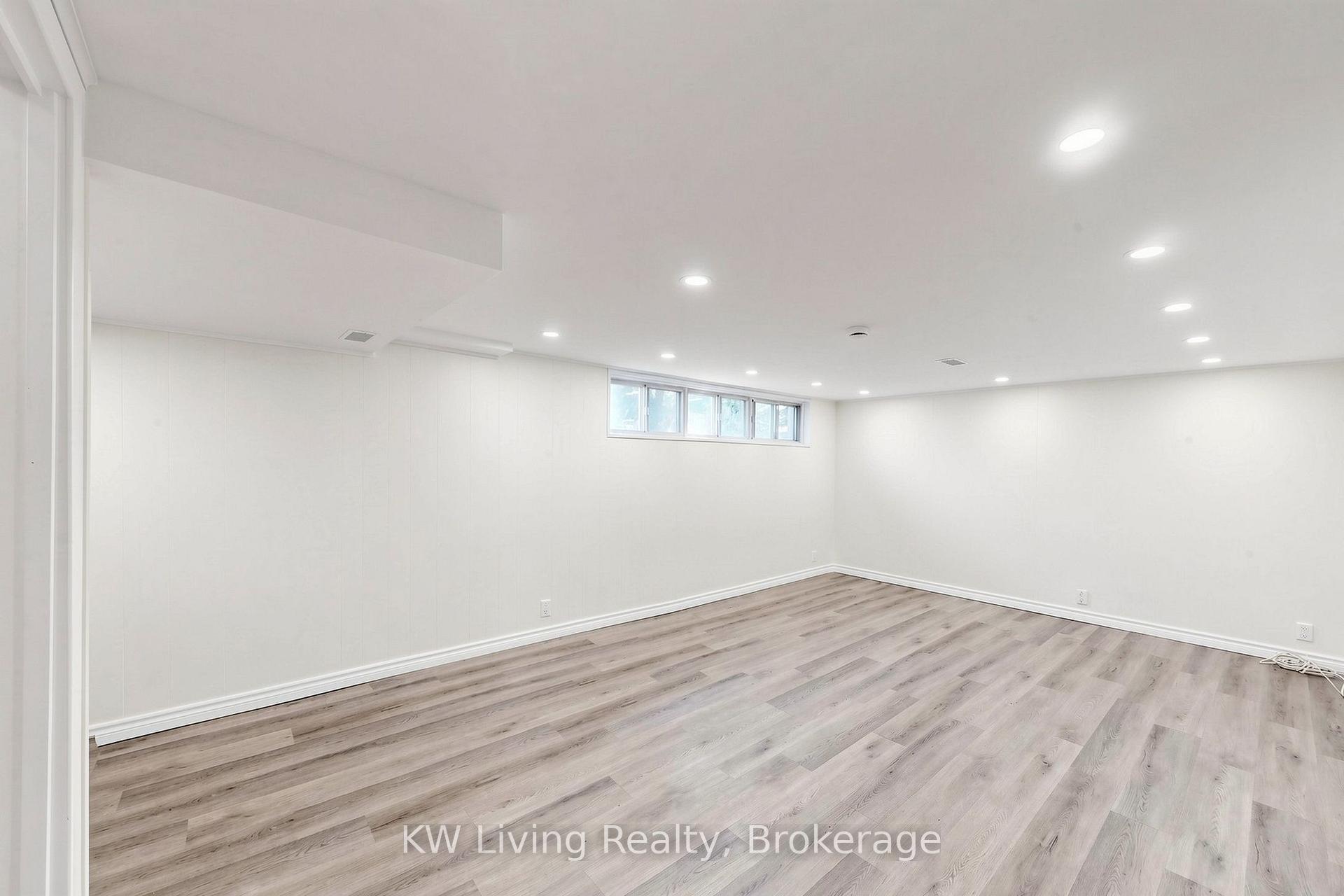Photo 35 of 26 Mooreshead Drive, Etobicoke, Etobicoke West Mall — HOMEH