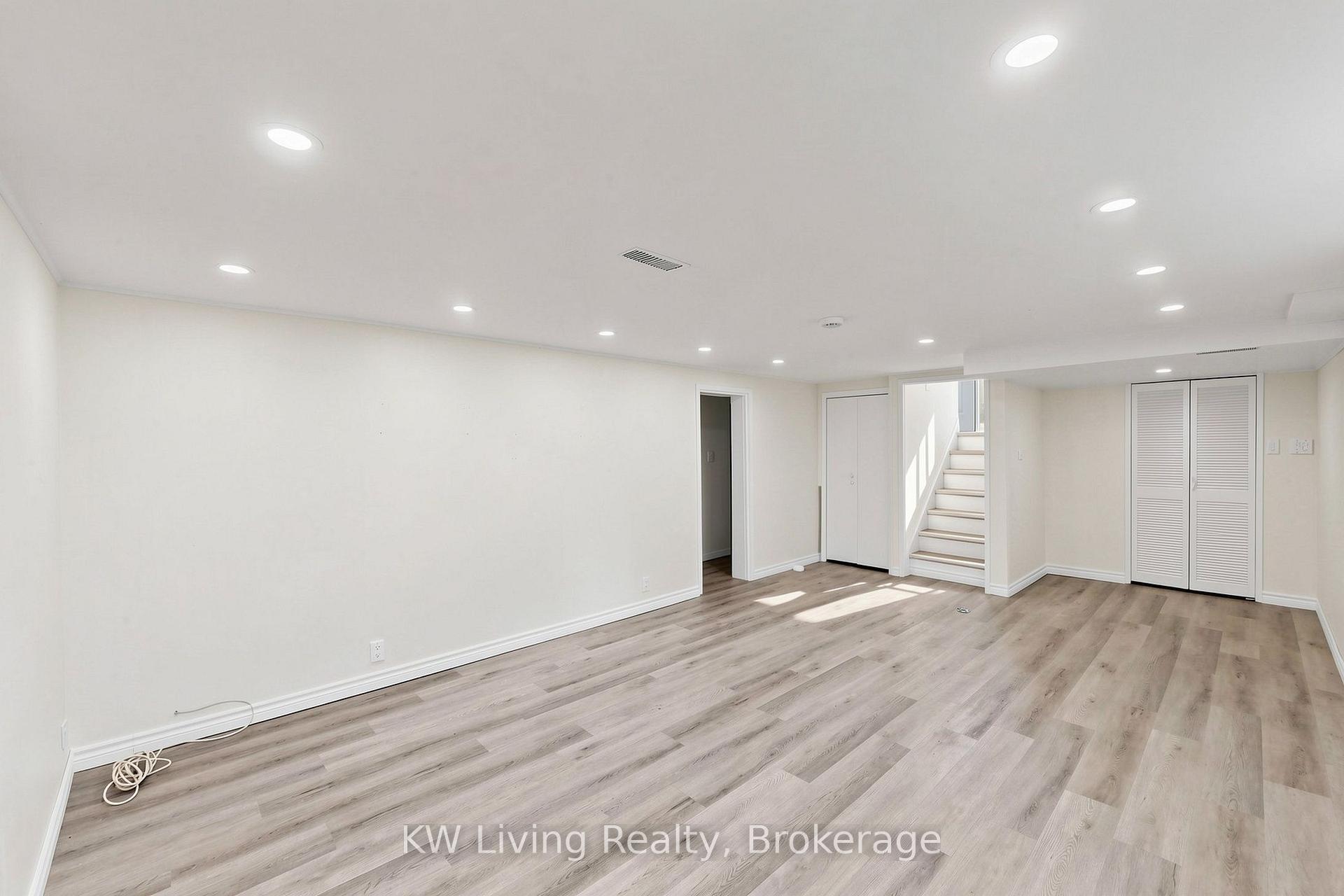 Photo 37 of 26 Mooreshead Drive, Etobicoke, Etobicoke West Mall — HOMEH