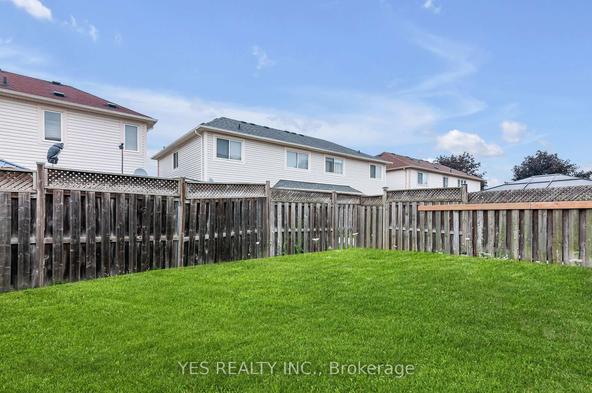 Photo 4 of 19 Virtues Avenue, Brampton, Fletcher's Meadow — HOMEH