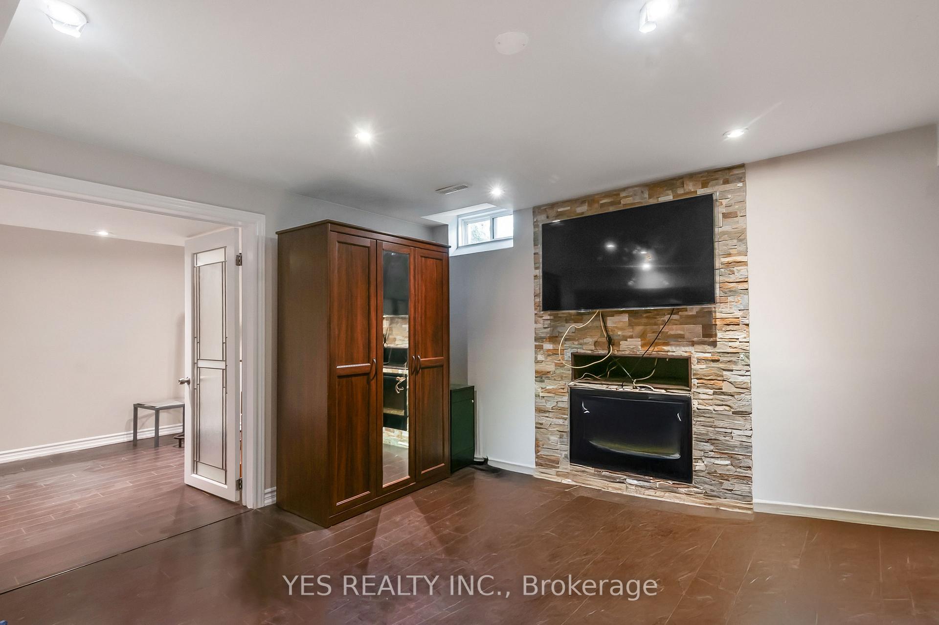 Photo 8 of 19 Virtues Avenue, Brampton, Fletcher's Meadow — HOMEH