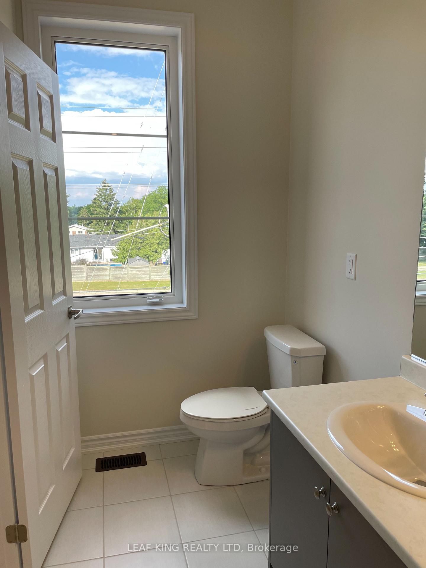 Photo 11 of 1457 National Common, Burlington, Tyandaga — HOMEH