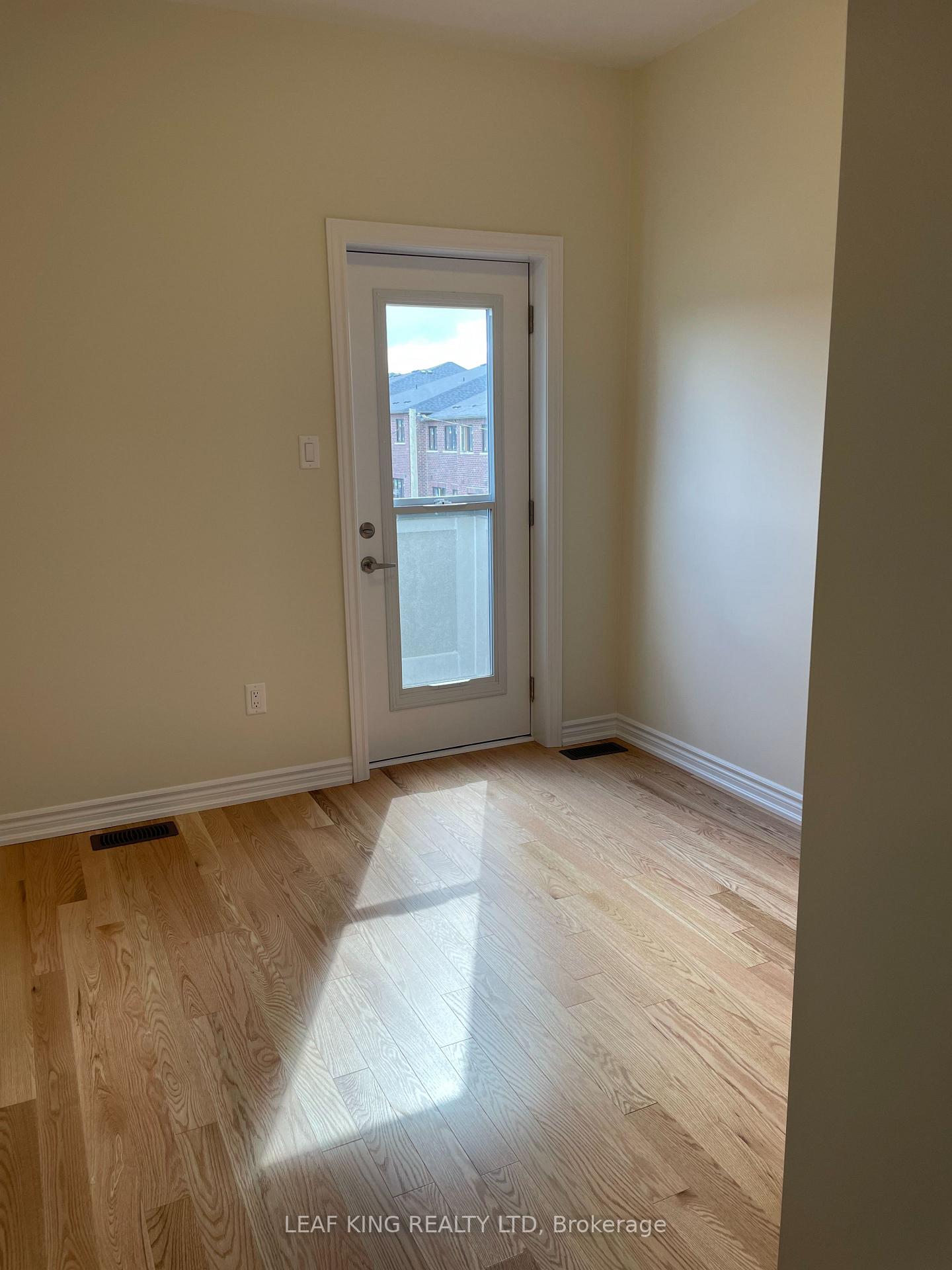 Photo 17 of 1457 National Common, Burlington, Tyandaga — HOMEH