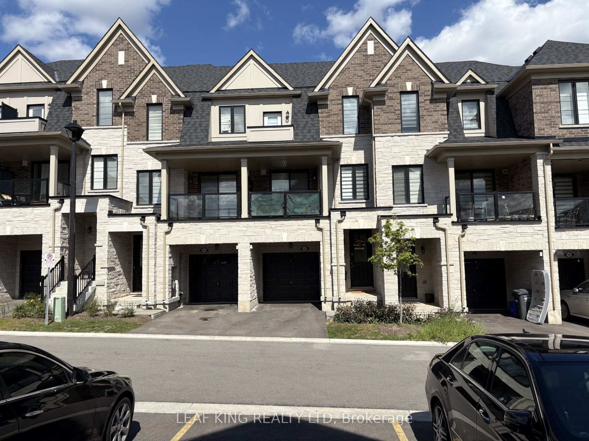 Photo 2 of 1457 National Common, Burlington, Tyandaga — HOMEH