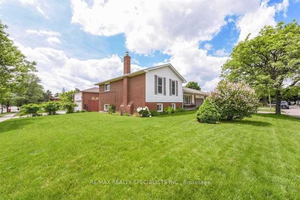 Photo 2 of 2 Marchbank Crescent, Brampton, Central Park — HOMEH