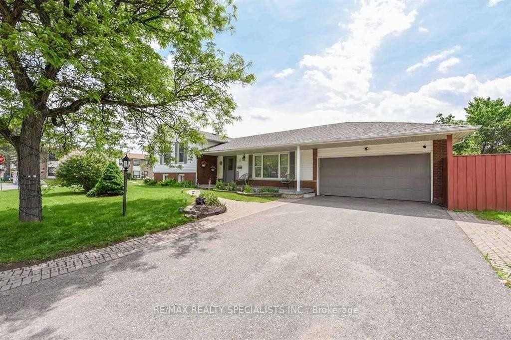 Photo 4 of 2 Marchbank Crescent, Brampton, Central Park — HOMEH