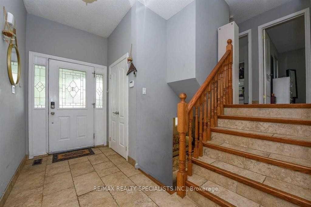 Photo 5 of 2 Marchbank Crescent, Brampton, Central Park — HOMEH