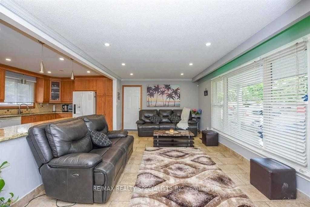 Photo 6 of 2 Marchbank Crescent, Brampton, Central Park — HOMEH