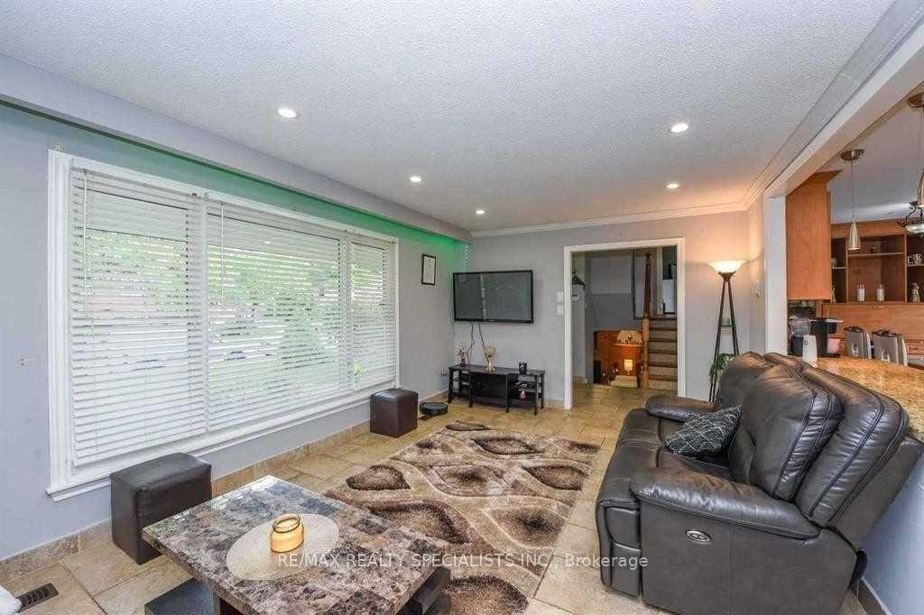 Photo 7 of 2 Marchbank Crescent, Brampton, Central Park — HOMEH