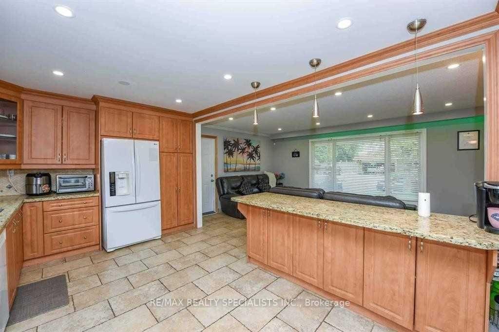 Photo 10 of 2 Marchbank Crescent, Brampton, Central Park — HOMEH