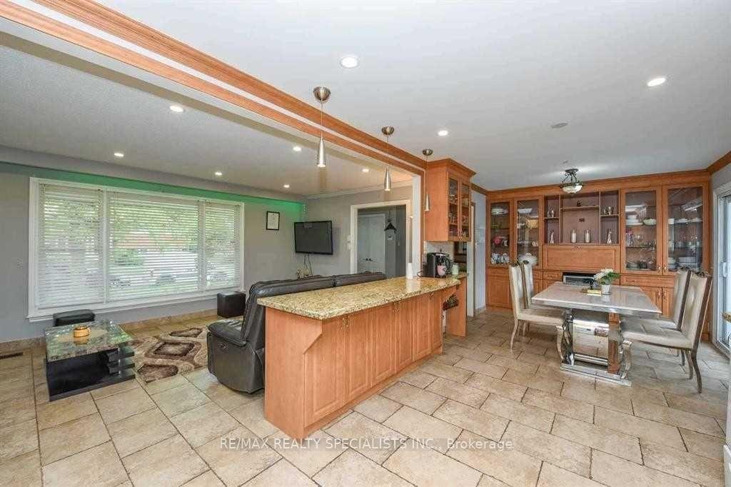 Photo 12 of 2 Marchbank Crescent, Brampton, Central Park — HOMEH