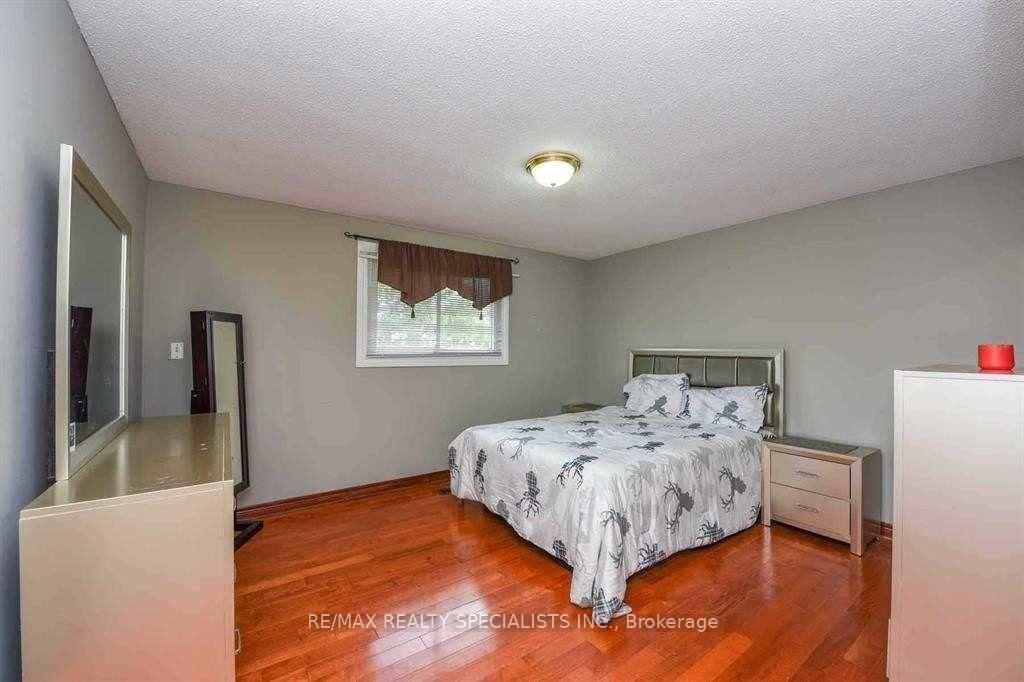 Photo 18 of 2 Marchbank Crescent, Brampton, Central Park — HOMEH