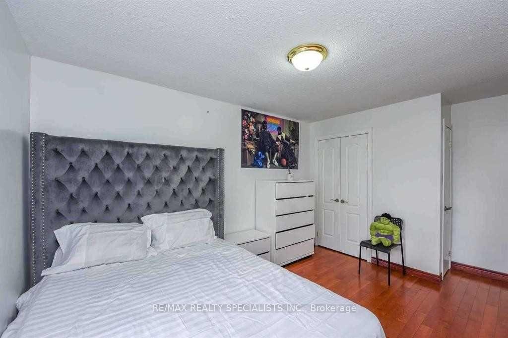 Photo 23 of 2 Marchbank Crescent, Brampton, Central Park — HOMEH
