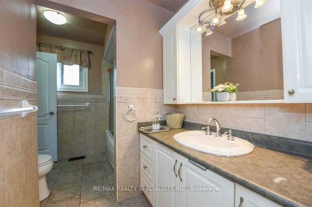 Photo 24 of 2 Marchbank Crescent, Brampton, Central Park — HOMEH