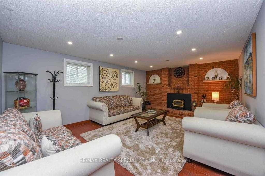 Photo 26 of 2 Marchbank Crescent, Brampton, Central Park — HOMEH