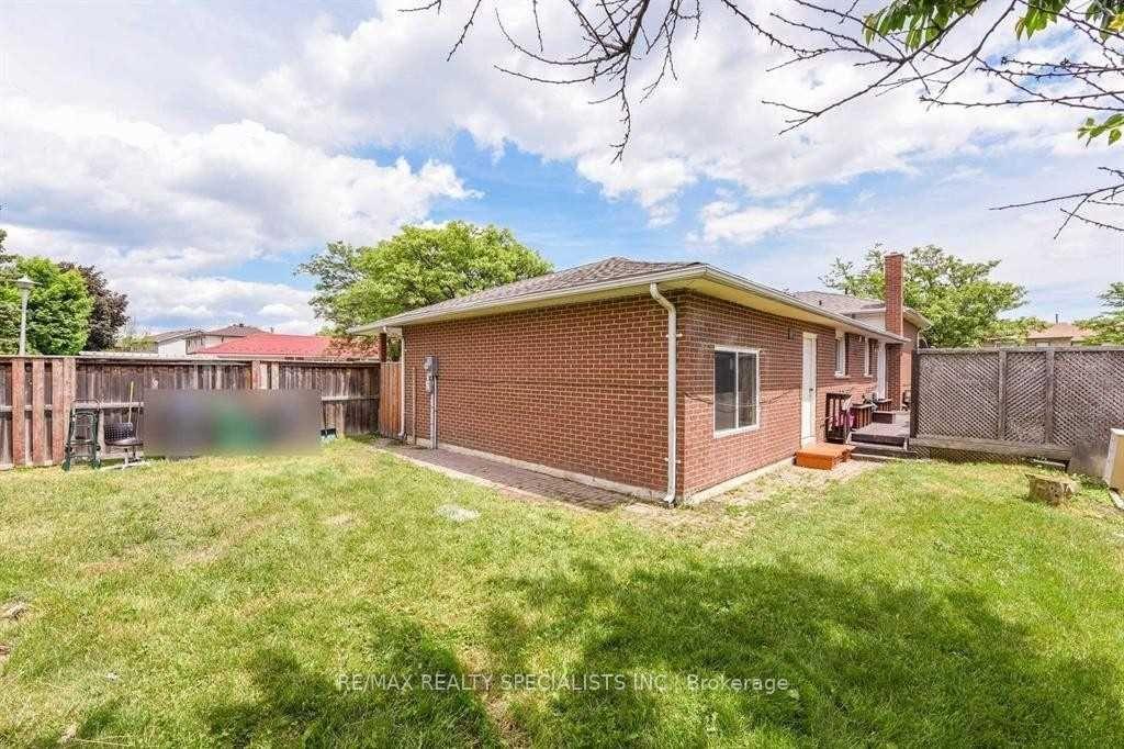Photo 33 of 2 Marchbank Crescent, Brampton, Central Park — HOMEH