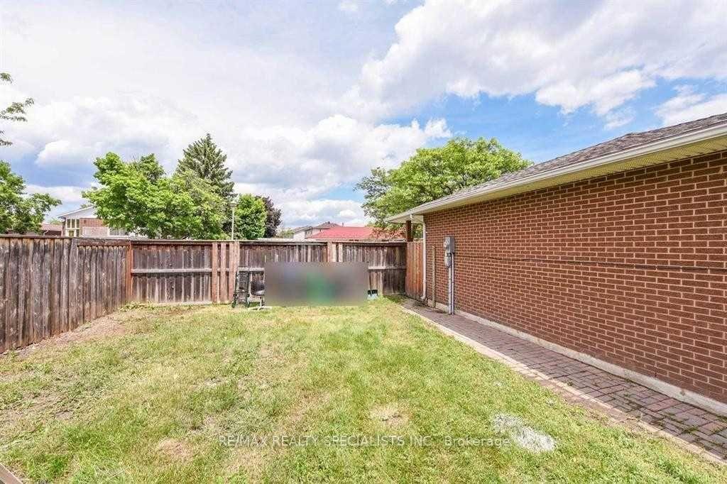 Photo 34 of 2 Marchbank Crescent, Brampton, Central Park — HOMEH