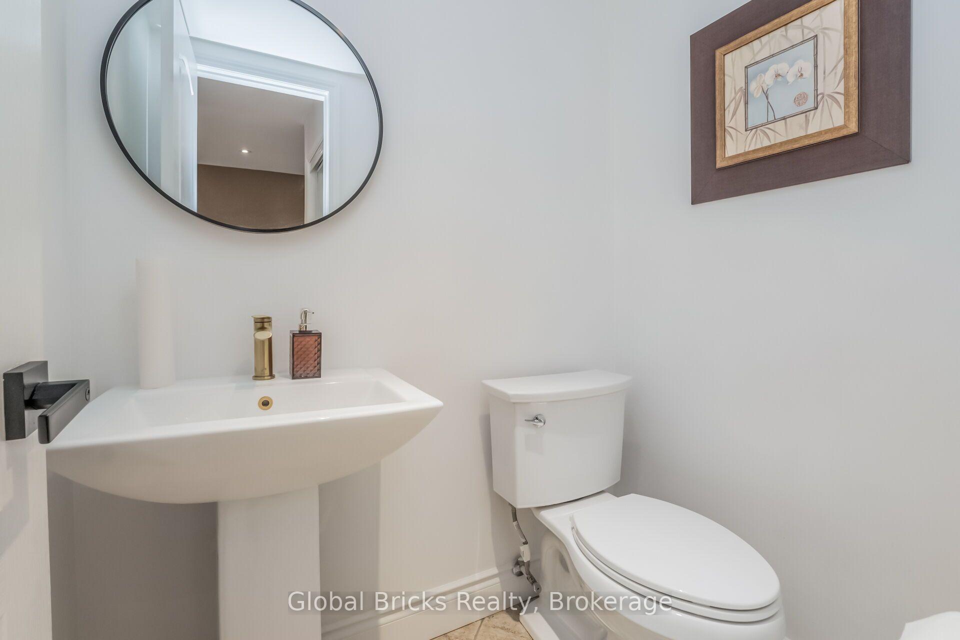Photo 8 of 585 Candlestick Circle, Mississauga, Hurontario — HOMEH