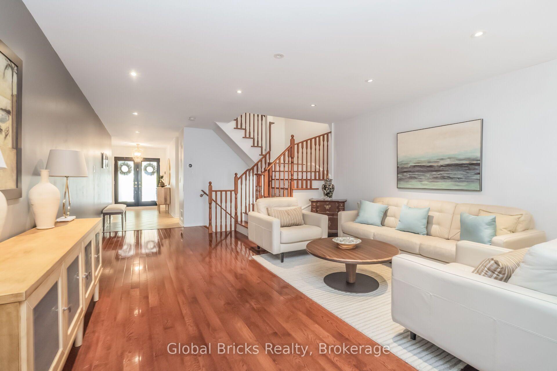 Photo 10 of 585 Candlestick Circle, Mississauga, Hurontario — HOMEH