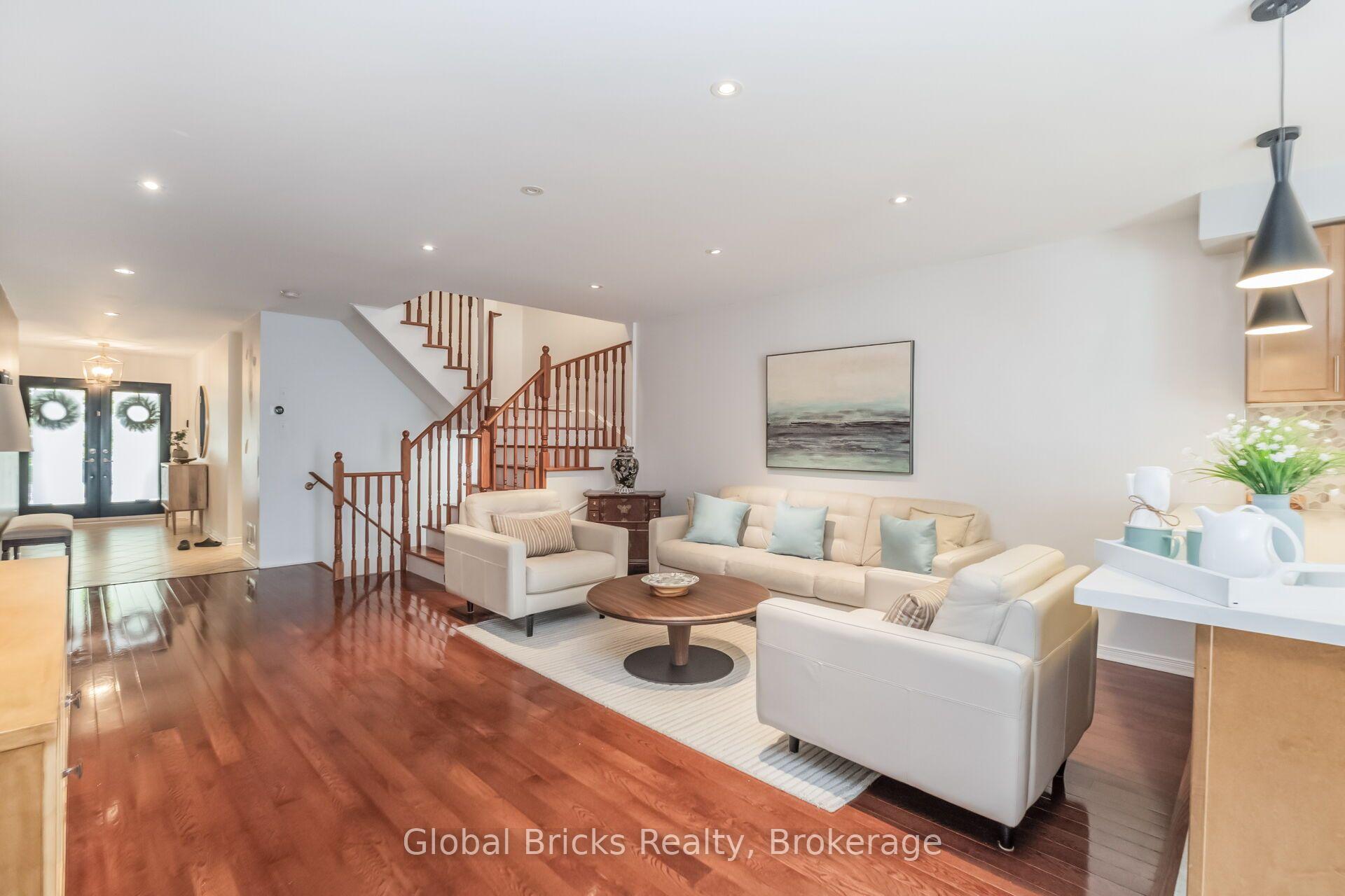 Photo 11 of 585 Candlestick Circle, Mississauga, Hurontario — HOMEH