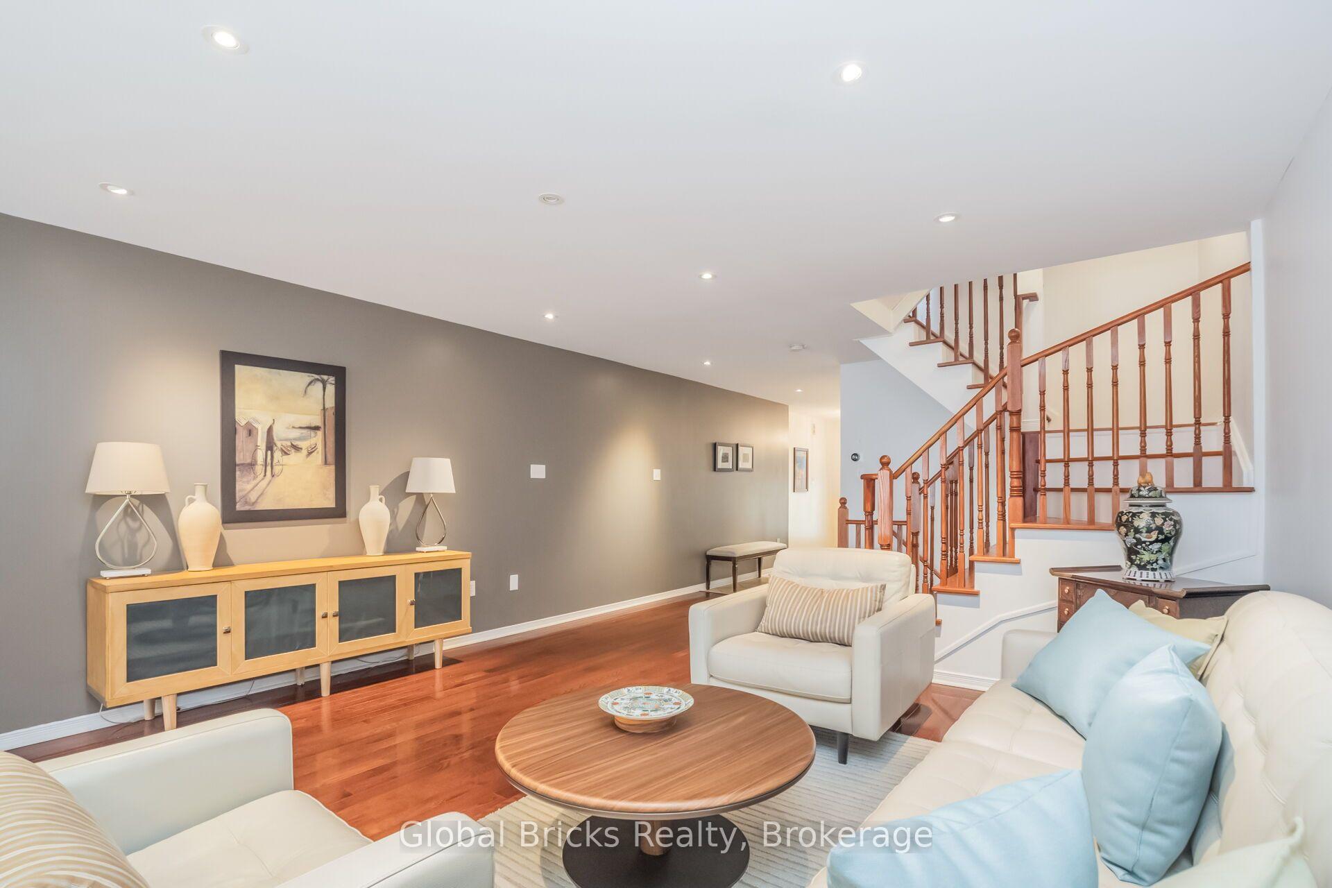 Photo 12 of 585 Candlestick Circle, Mississauga, Hurontario — HOMEH