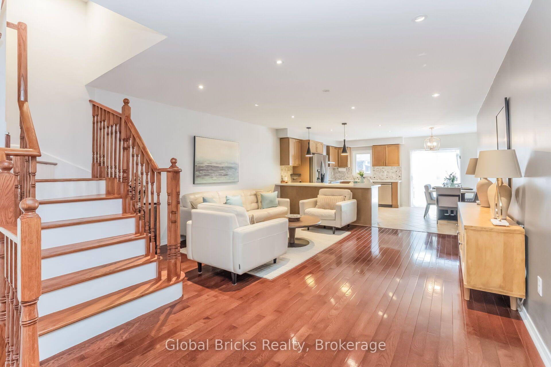 Photo 13 of 585 Candlestick Circle, Mississauga, Hurontario — HOMEH