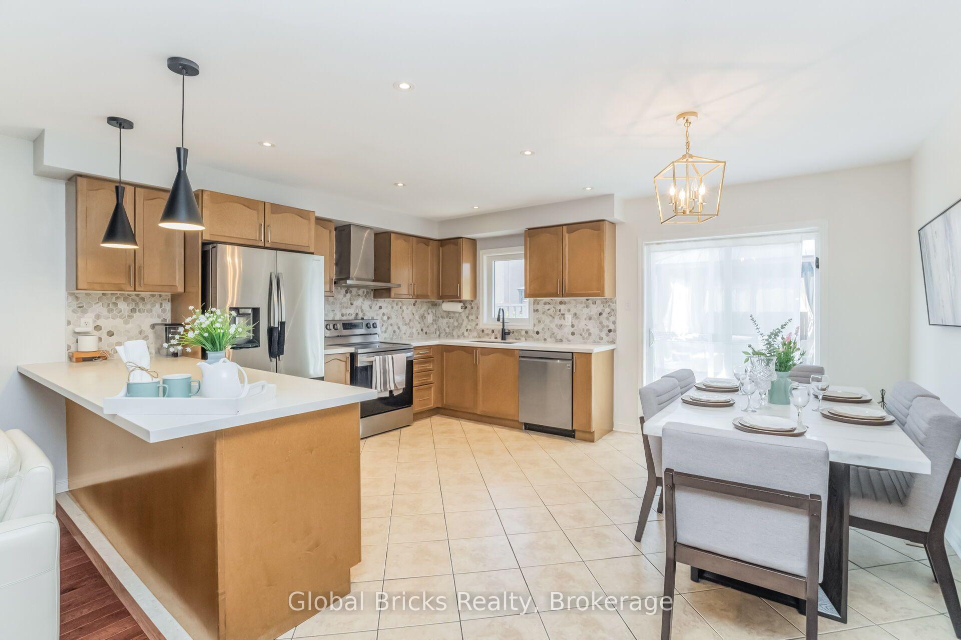 Photo 15 of 585 Candlestick Circle, Mississauga, Hurontario — HOMEH