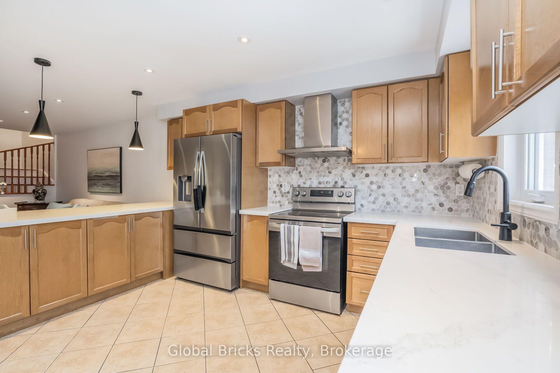 Photo 16 of 585 Candlestick Circle, Mississauga, Hurontario — HOMEH