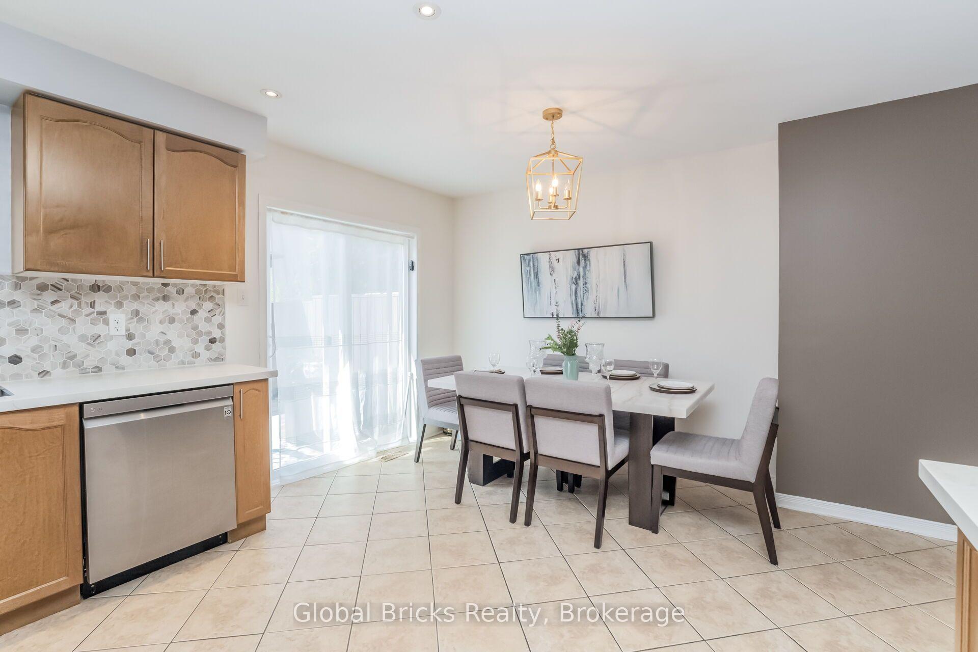 Photo 17 of 585 Candlestick Circle, Mississauga, Hurontario — HOMEH