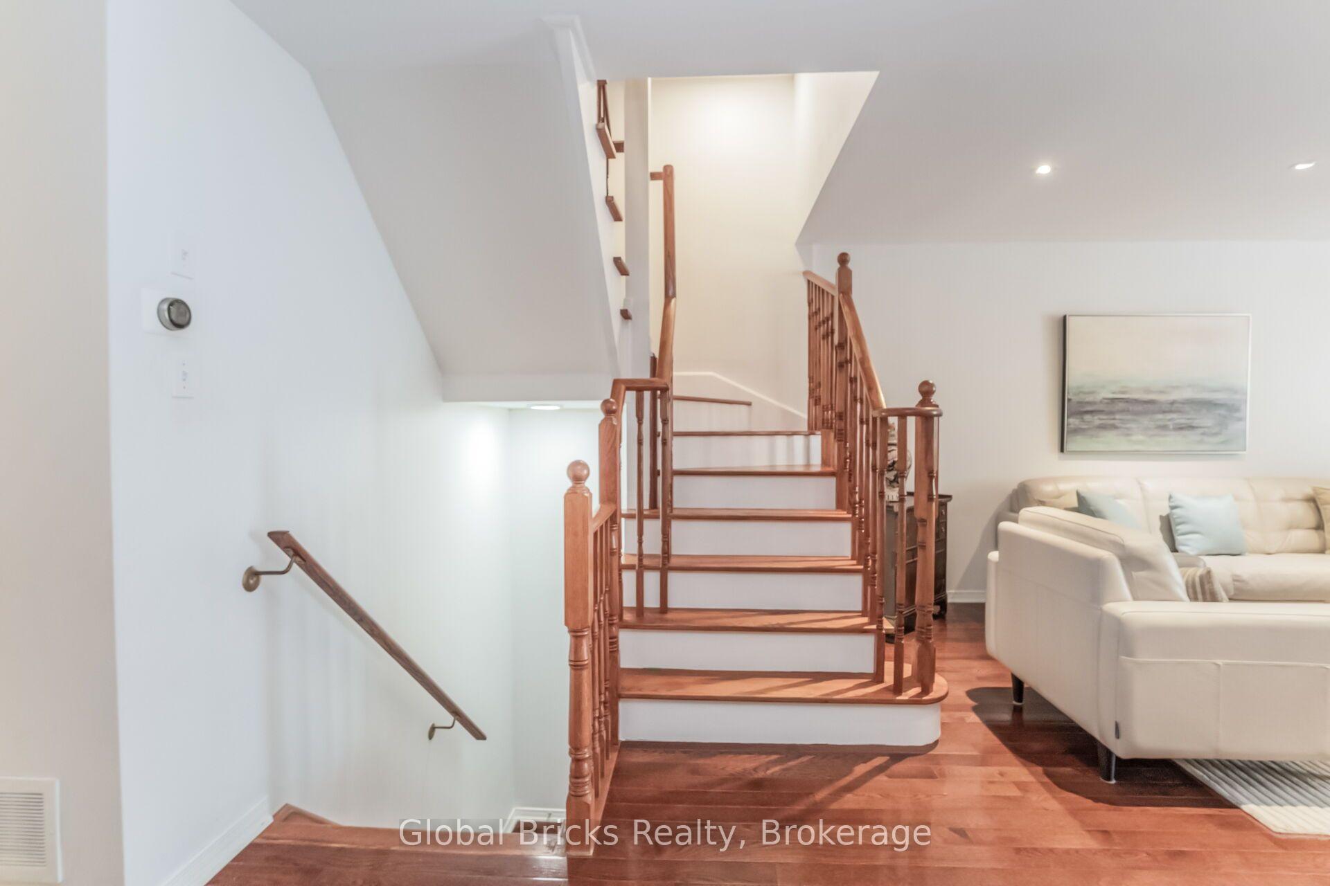 Photo 18 of 585 Candlestick Circle, Mississauga, Hurontario — HOMEH