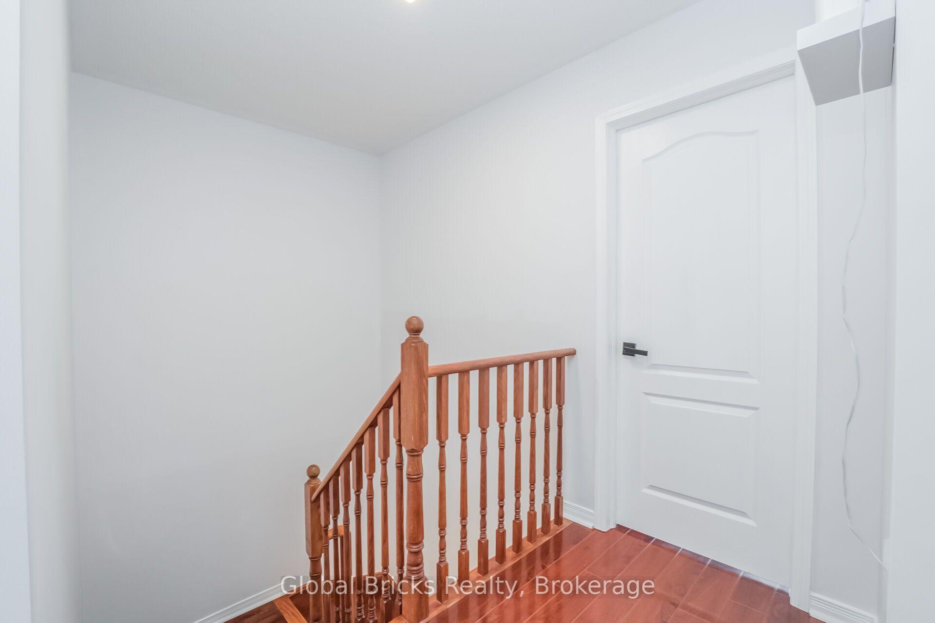 Photo 19 of 585 Candlestick Circle, Mississauga, Hurontario — HOMEH