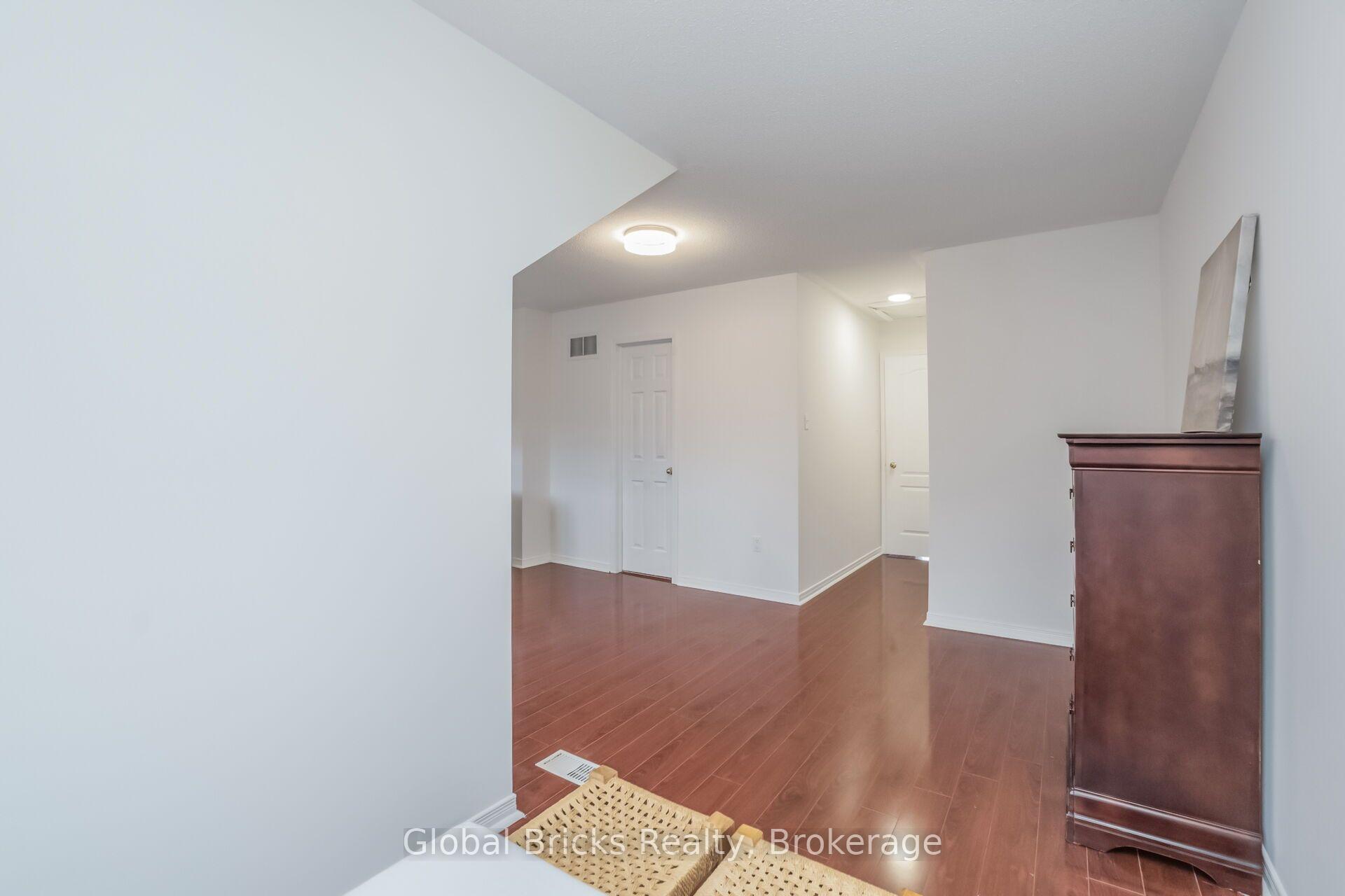 Photo 22 of 585 Candlestick Circle, Mississauga, Hurontario — HOMEH