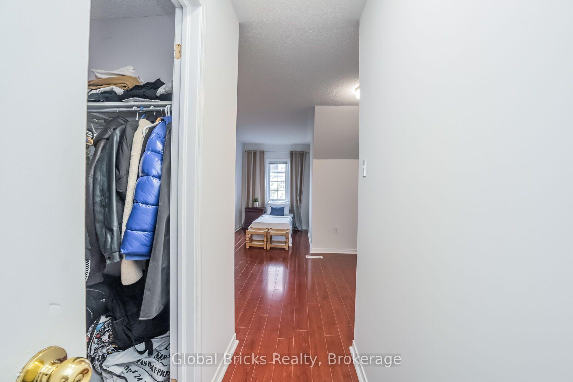 Photo 23 of 585 Candlestick Circle, Mississauga, Hurontario — HOMEH