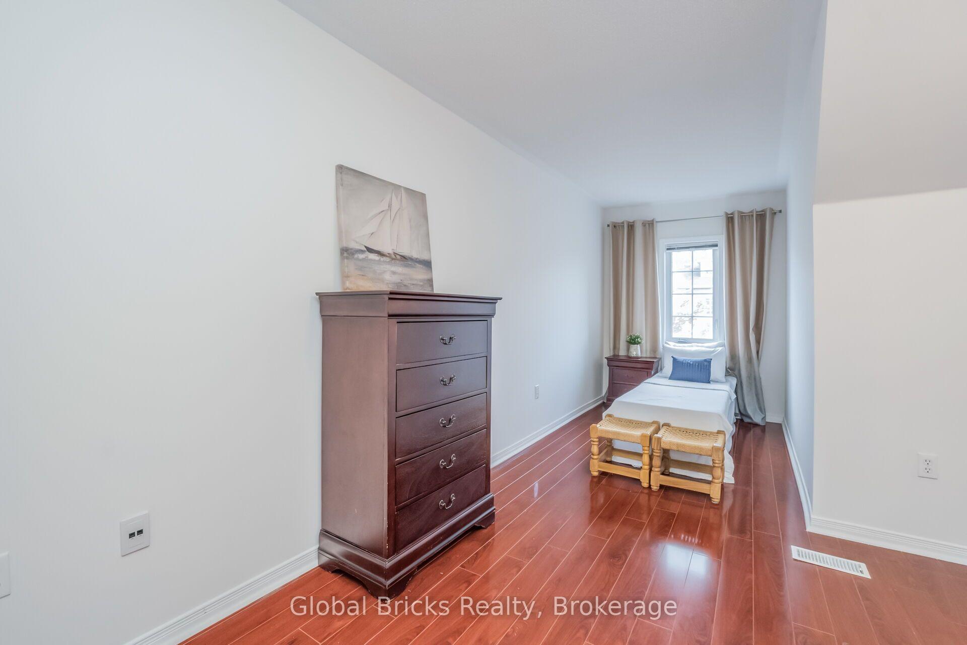 Photo 24 of 585 Candlestick Circle, Mississauga, Hurontario — HOMEH