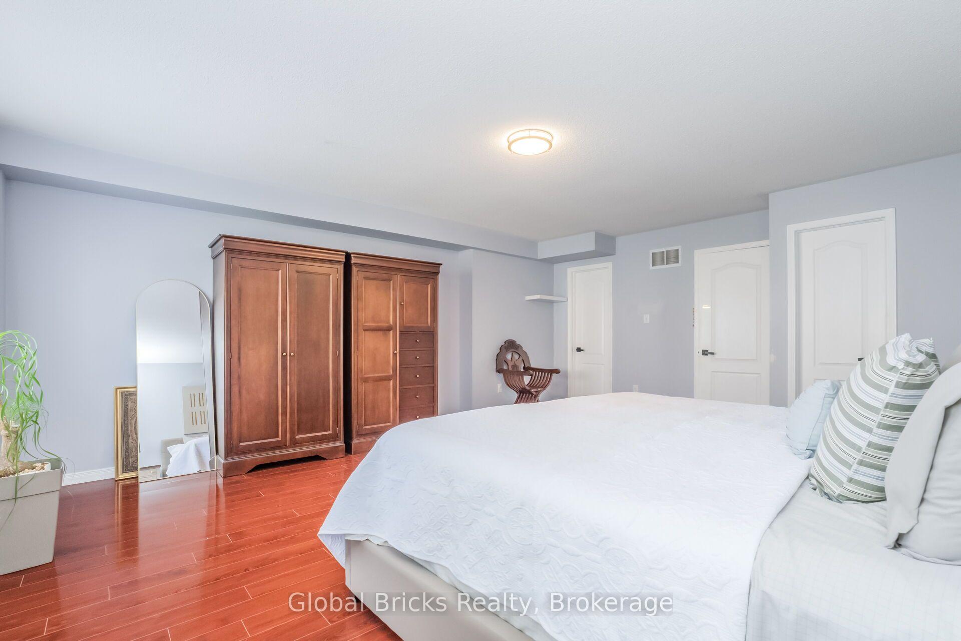 Photo 26 of 585 Candlestick Circle, Mississauga, Hurontario — HOMEH