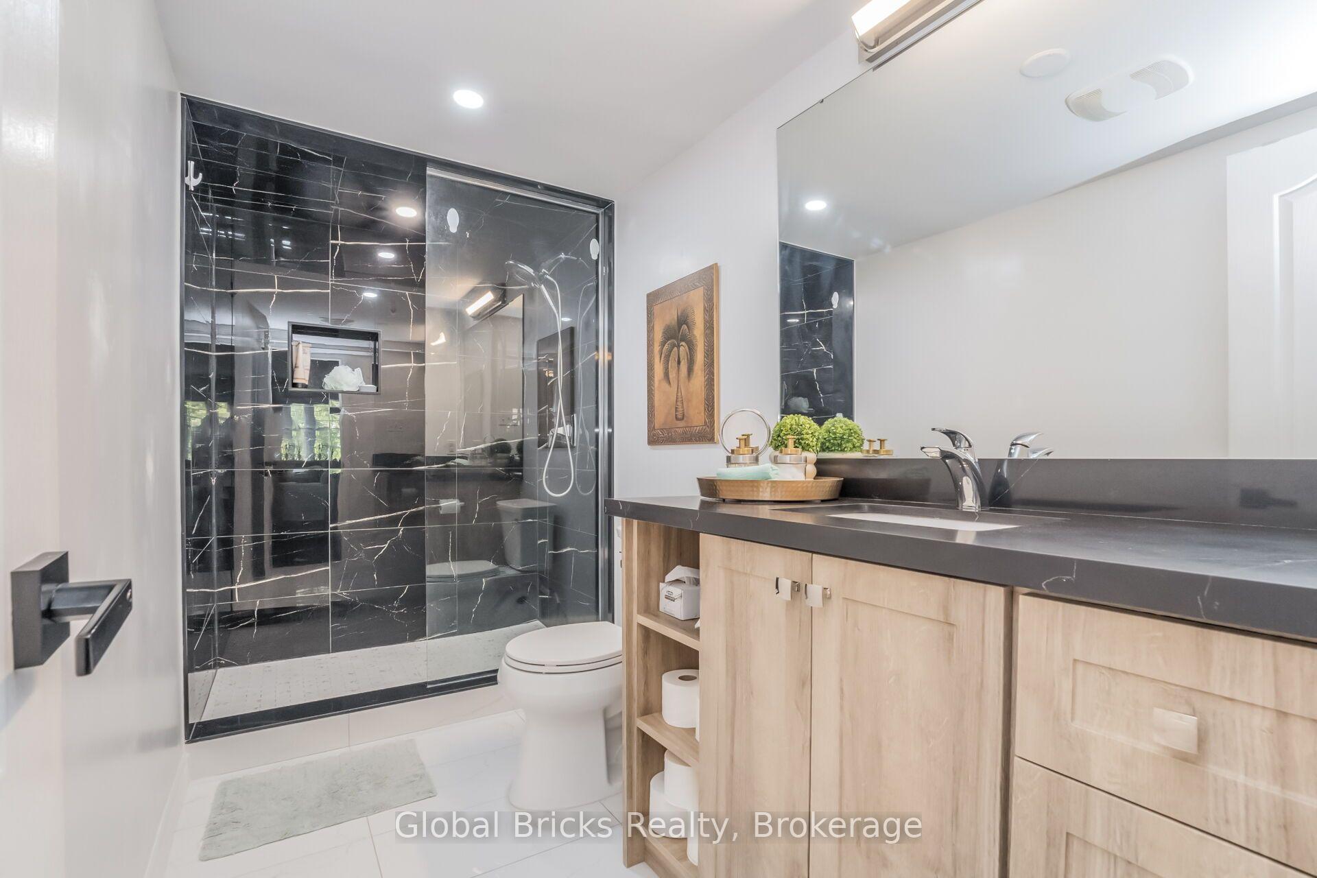 Photo 30 of 585 Candlestick Circle, Mississauga, Hurontario — HOMEH