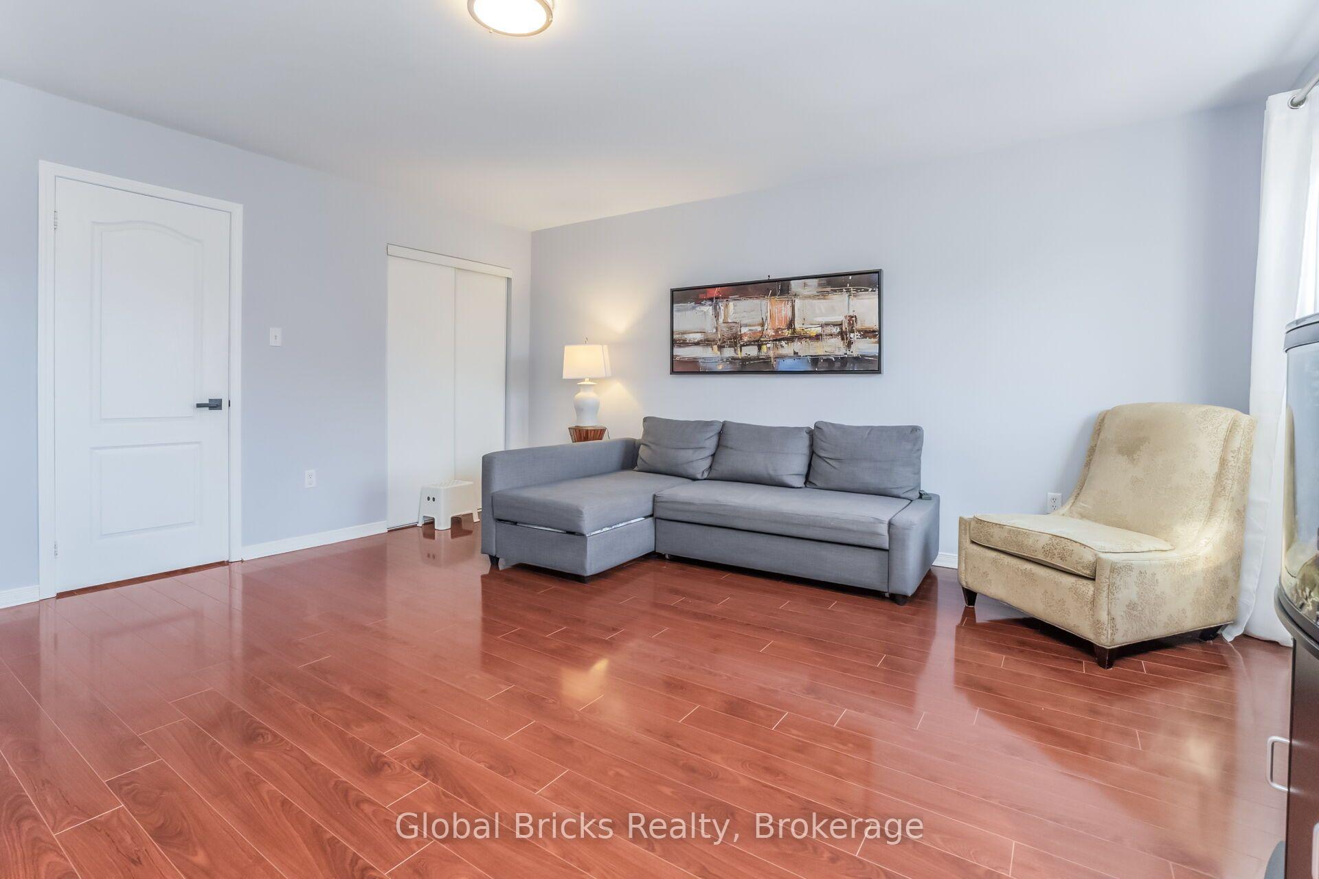 Photo 37 of 585 Candlestick Circle, Mississauga, Hurontario — HOMEH