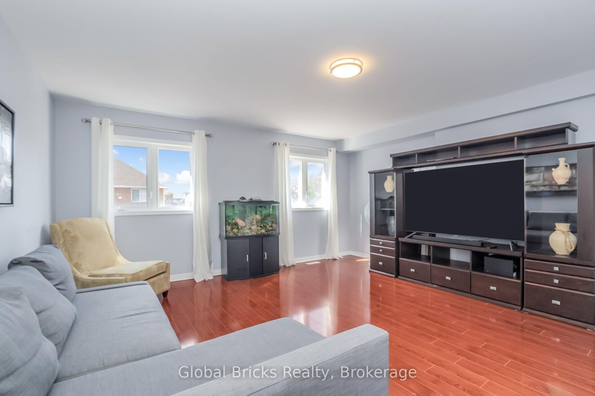 Photo 38 of 585 Candlestick Circle, Mississauga, Hurontario — HOMEH
