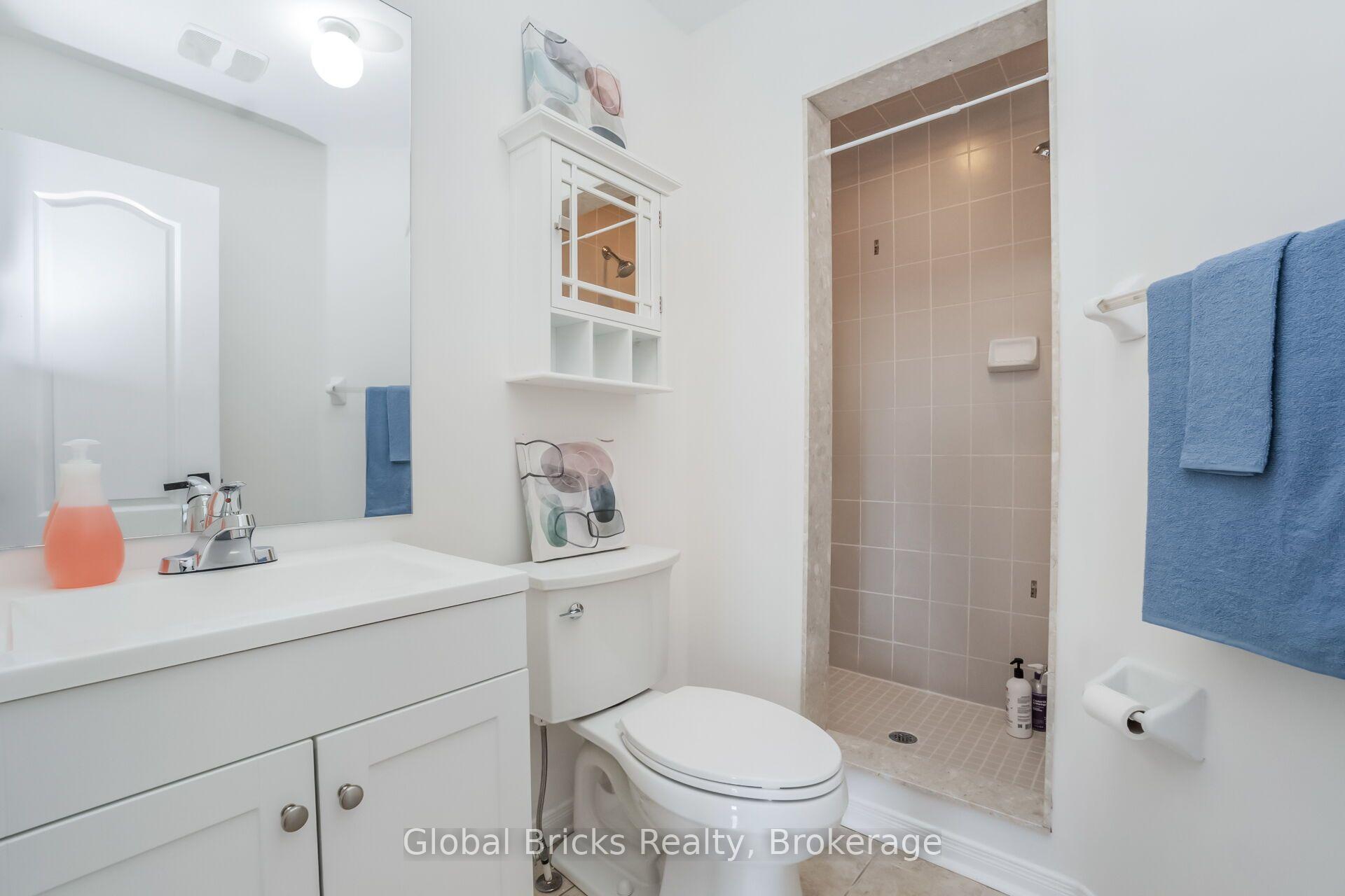 Photo 40 of 585 Candlestick Circle, Mississauga, Hurontario — HOMEH