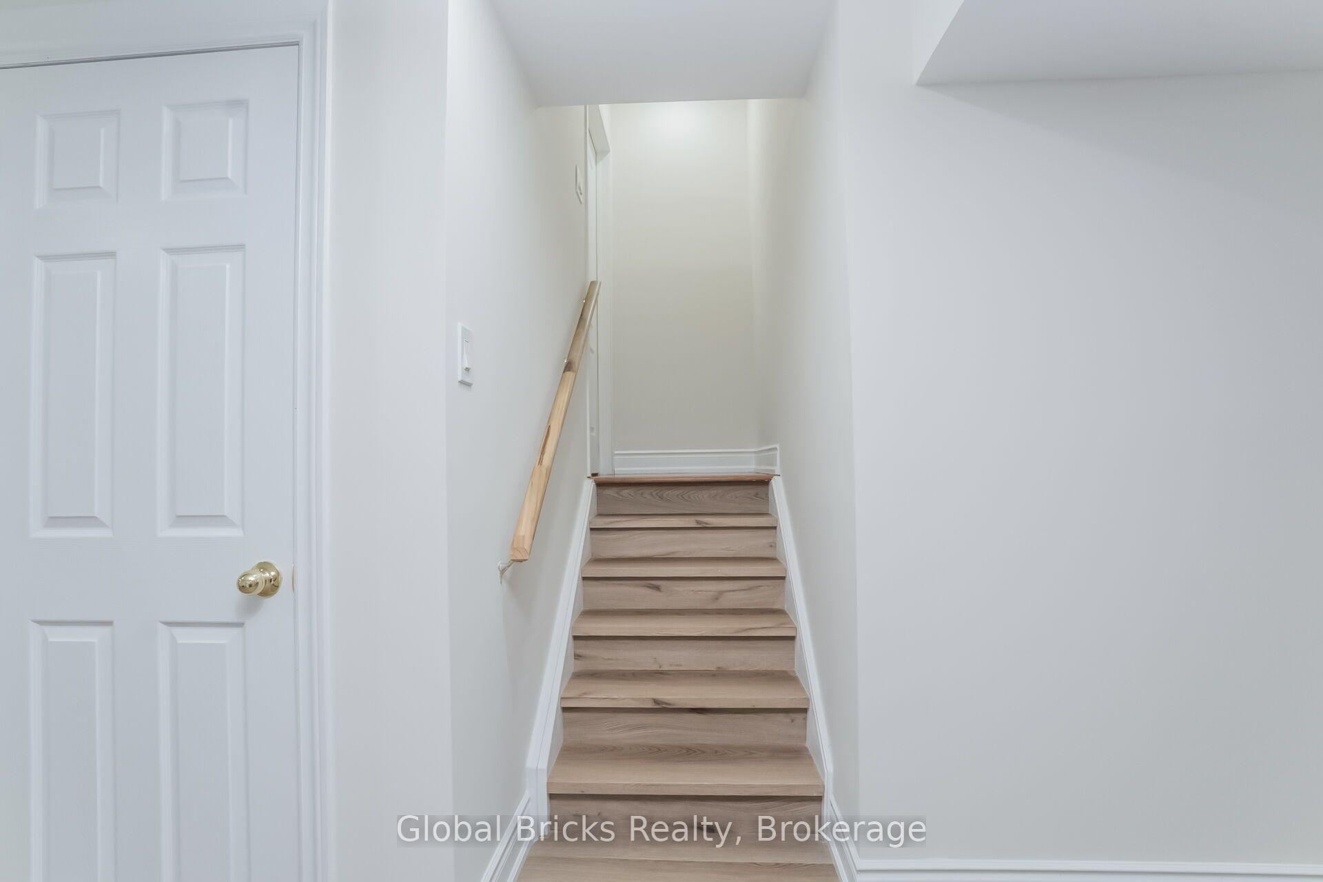 Photo 42 of 585 Candlestick Circle, Mississauga, Hurontario — HOMEH