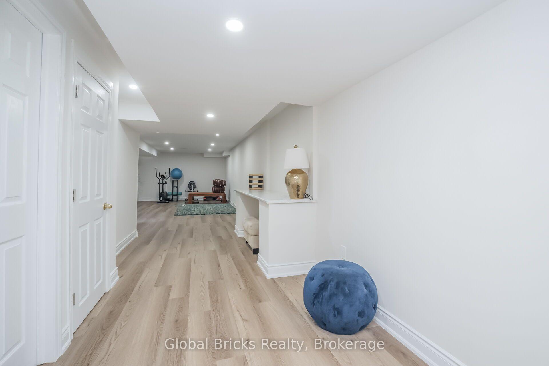Photo 43 of 585 Candlestick Circle, Mississauga, Hurontario — HOMEH