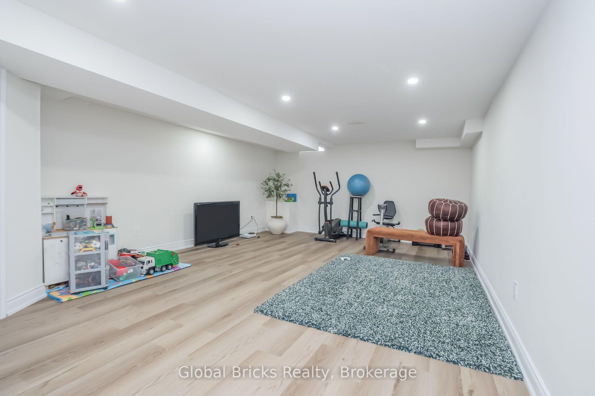 Photo 44 of 585 Candlestick Circle, Mississauga, Hurontario — HOMEH