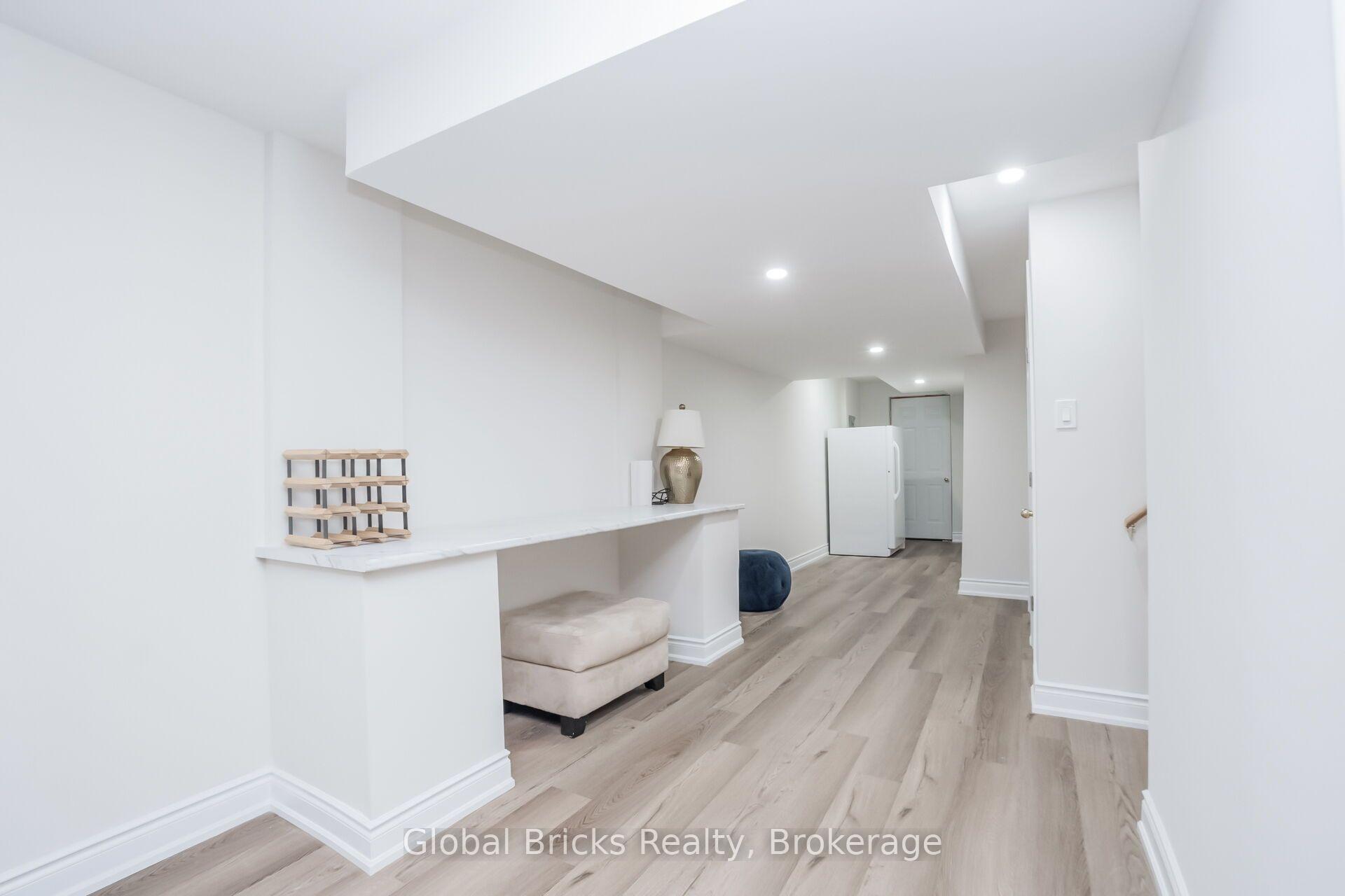 Photo 46 of 585 Candlestick Circle, Mississauga, Hurontario — HOMEH